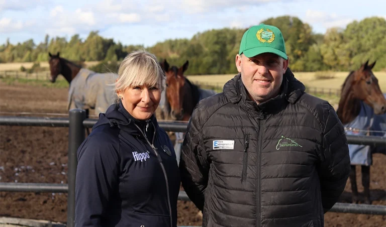 Ulf Stenströmer, travtränare, och Susanne Edlund, hästfodersäljare